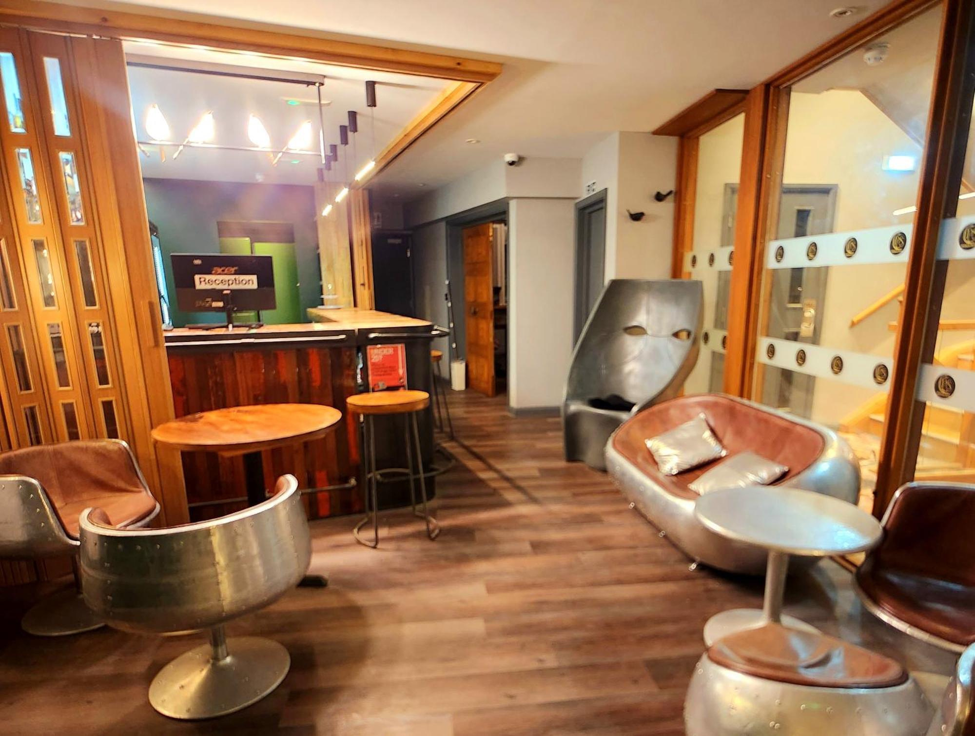 Pinnacle Suites Hotel Каус Екстер'єр фото