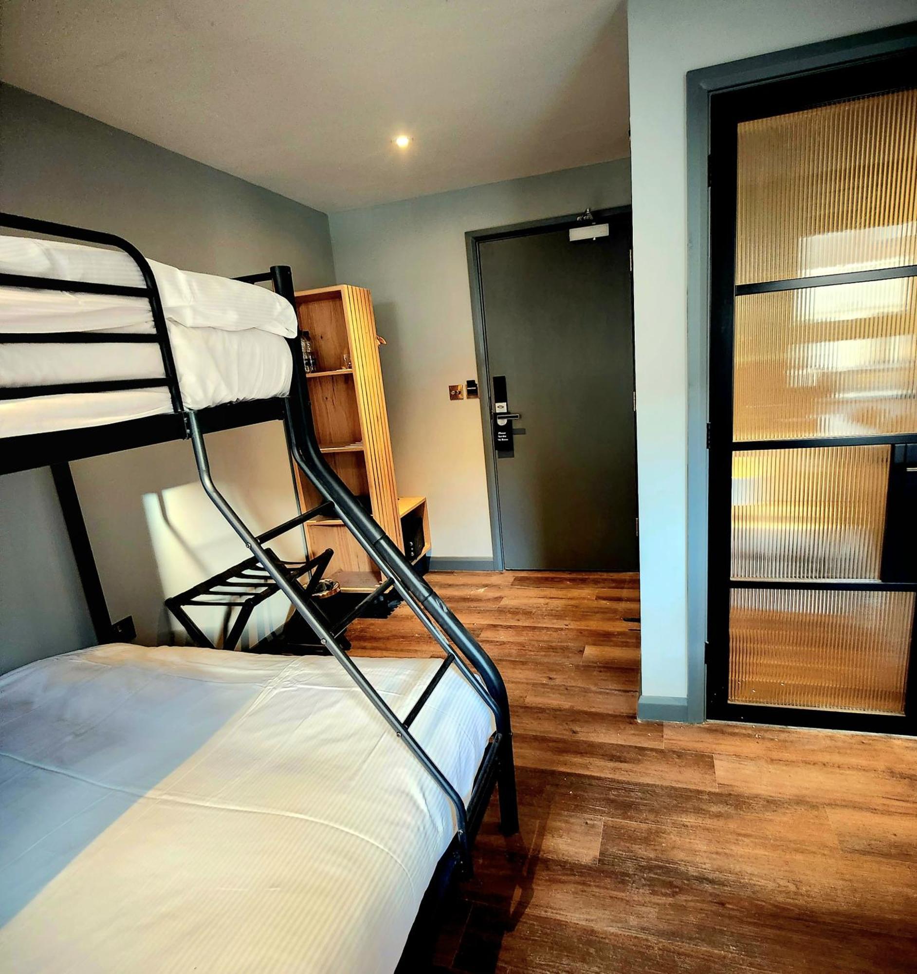 Pinnacle Suites Hotel Каус Екстер'єр фото